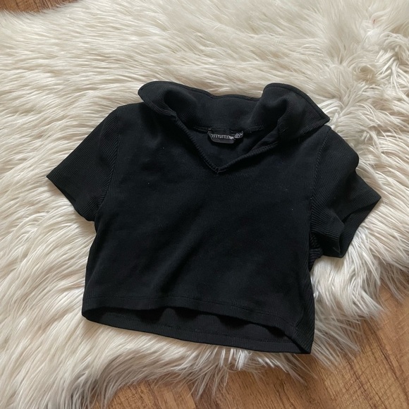 PrettyLittleThing Black Cropped Collared Top - Picture 2 of 3